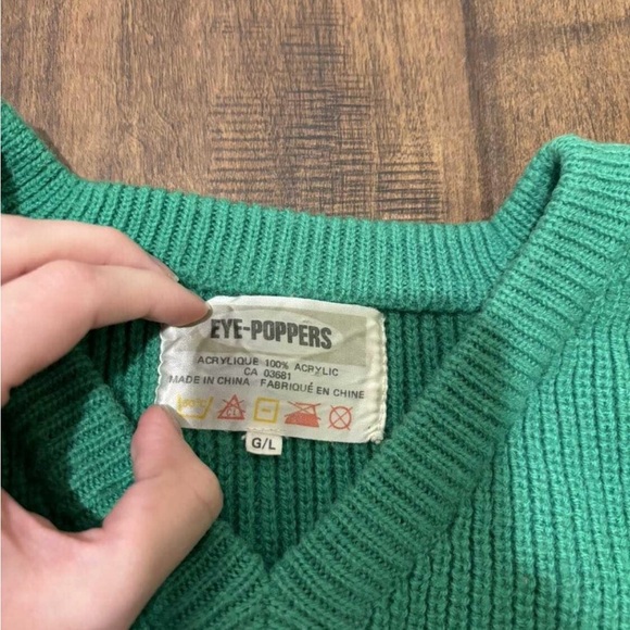 Vintage Women’s Green Knit Eye-Poppers‎ Sweater - Picture 3 of 3